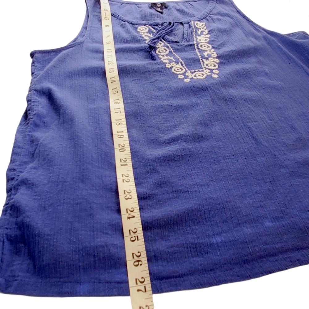 Gap Sleeveless Tank Embroidered Design - Picture 4 of 7